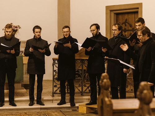 Komorní sborový koncert připomeněl hudební dědictví Jednoty bratrské v originálních zpěvech z kancionálů 16. století i v úpravách českých autorů 20. století. Foto: Alexandra Snováková/FF MU